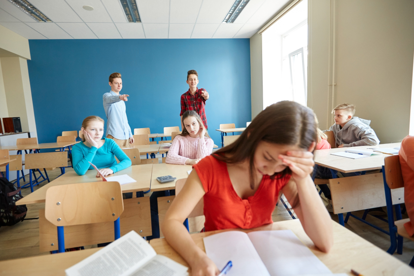 с ребенком не хотят дружить в школе, подросток не хочет ходить в школу